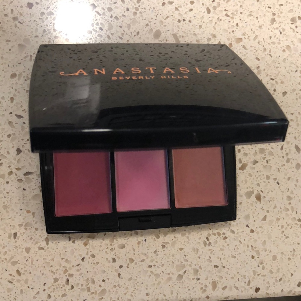 Anastasia Beverly Hills Blush Trio “PINK PASSION”
